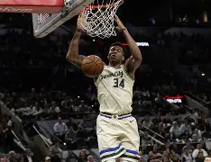 必一官方网站-雄鹿前锋连续三场得分破纪录，引发热议(雄鹿前锋连续三场得分破纪录,引发热议的是谁)  第1张